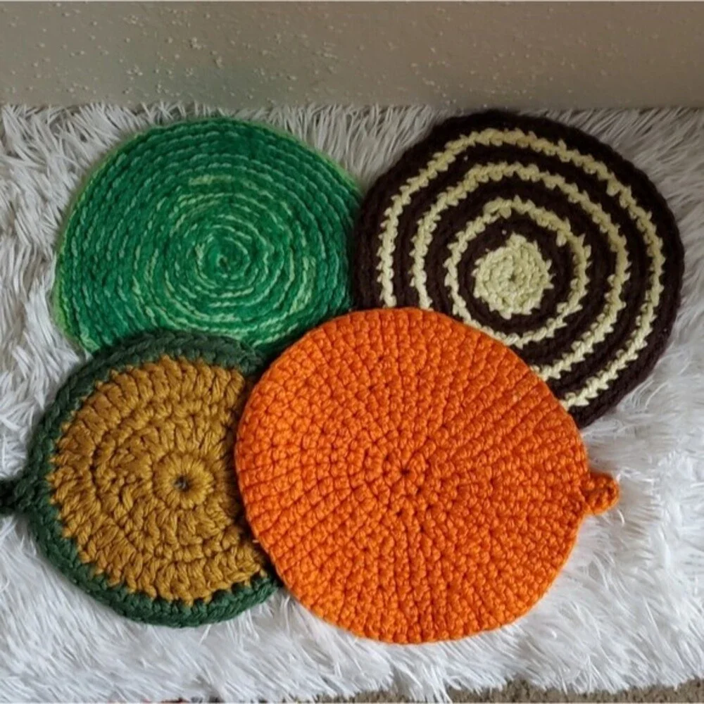 A alot of 4 handmade Crocheted vintage retro Hot Pads Potholders